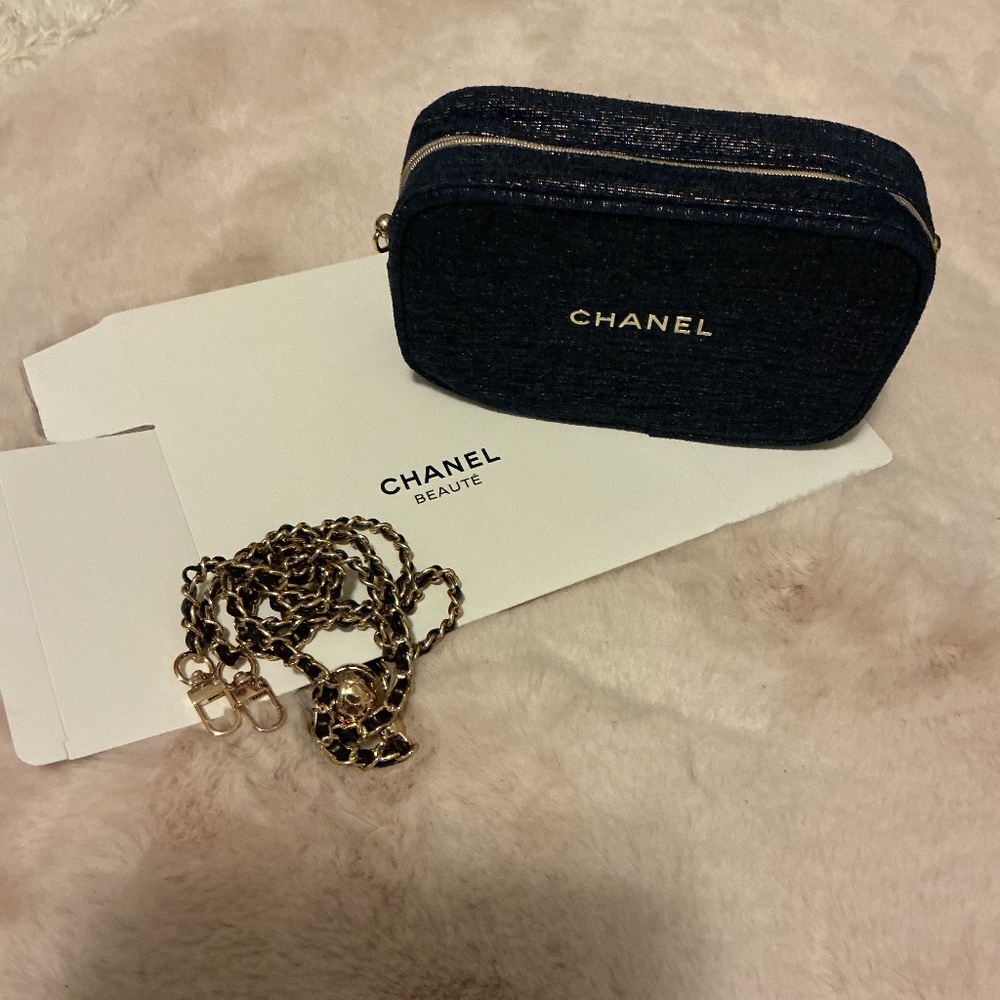 GWP CHANEL BEAUTE POUCH UPCYCLED WITH CROSSBODY CHAIN. COMES WITH GIFT BOX - Picture 3 of 3